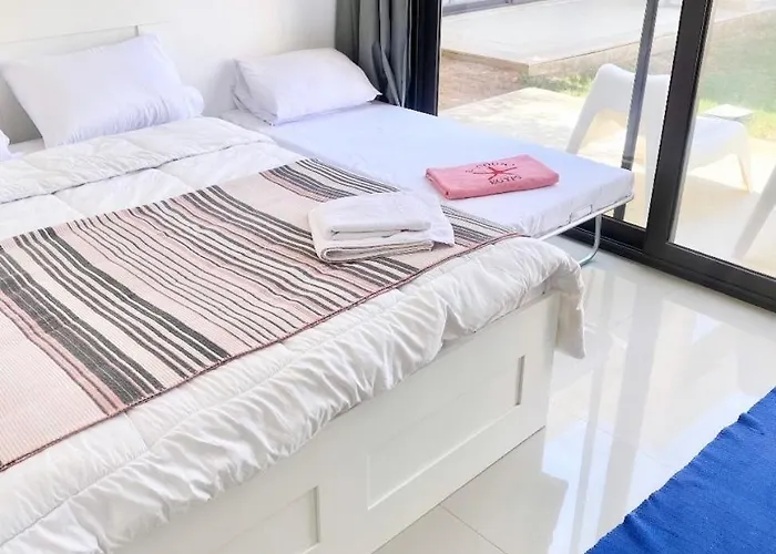 Holiday home -g-cribs B6